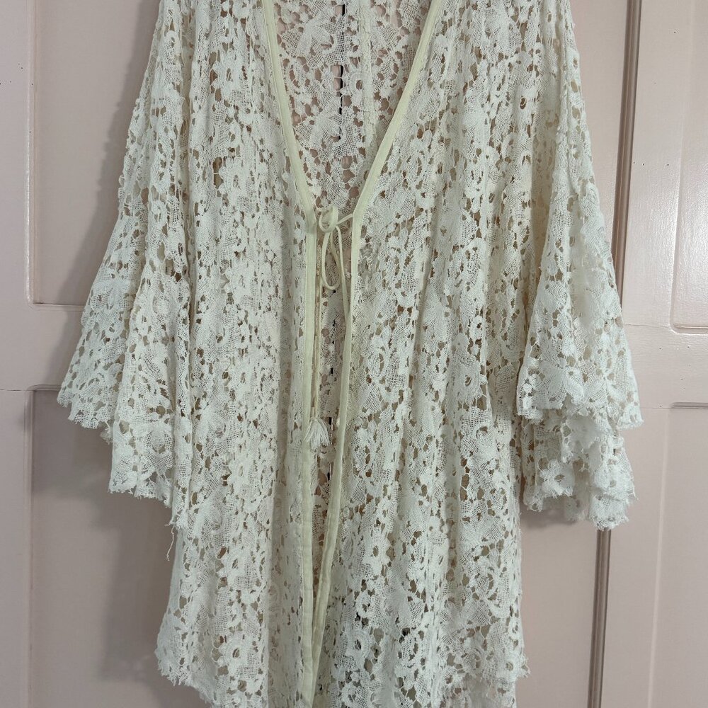 Free People Cream INTIMATELY by FREE PEOPLE NWOT Move‎ Over Lace Robe